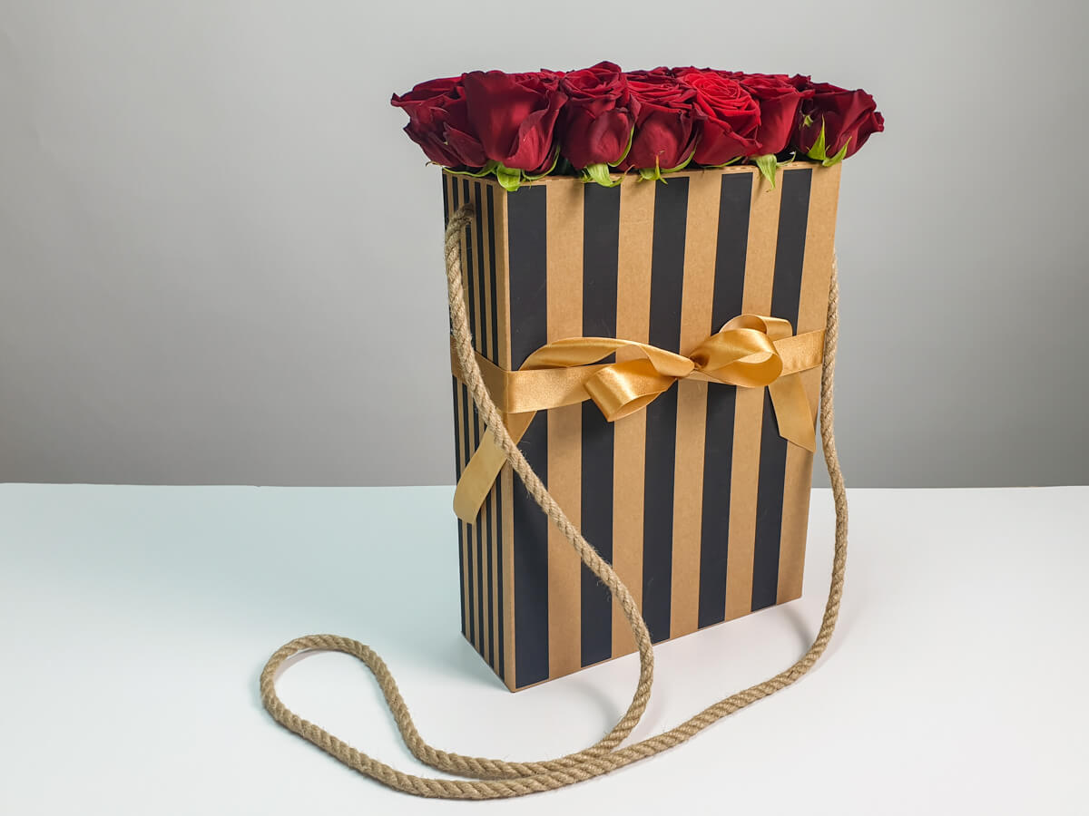 flower-box-z-roz-czerwonych